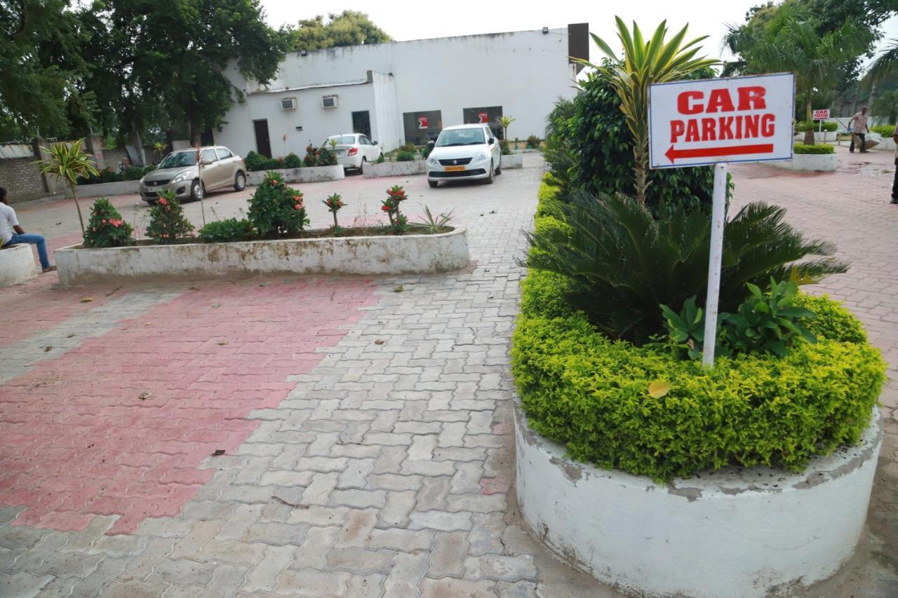 Hotel Sukhdeo Palace Gaya Εξωτερικό φωτογραφία