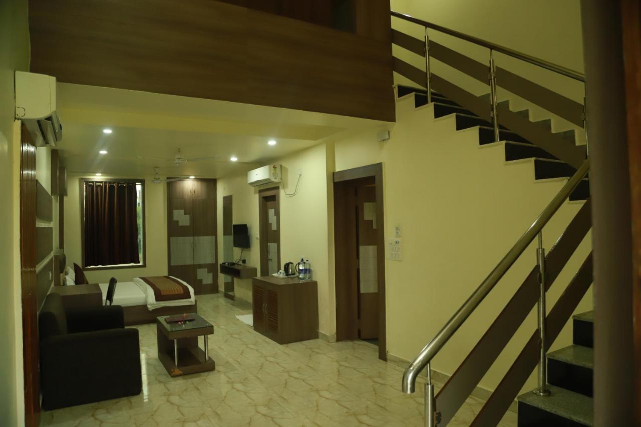 Hotel Sukhdeo Palace Gaya Εξωτερικό φωτογραφία